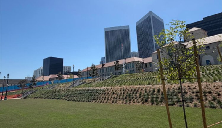Beverly Hills Unified School District – Beverly Hills HS Grand Lawn